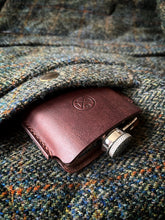 Load image into Gallery viewer, The Crag 3oz Leather Hipflask
