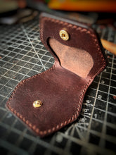Load image into Gallery viewer, Stocks Handmade Leather Tray Coin Purse
